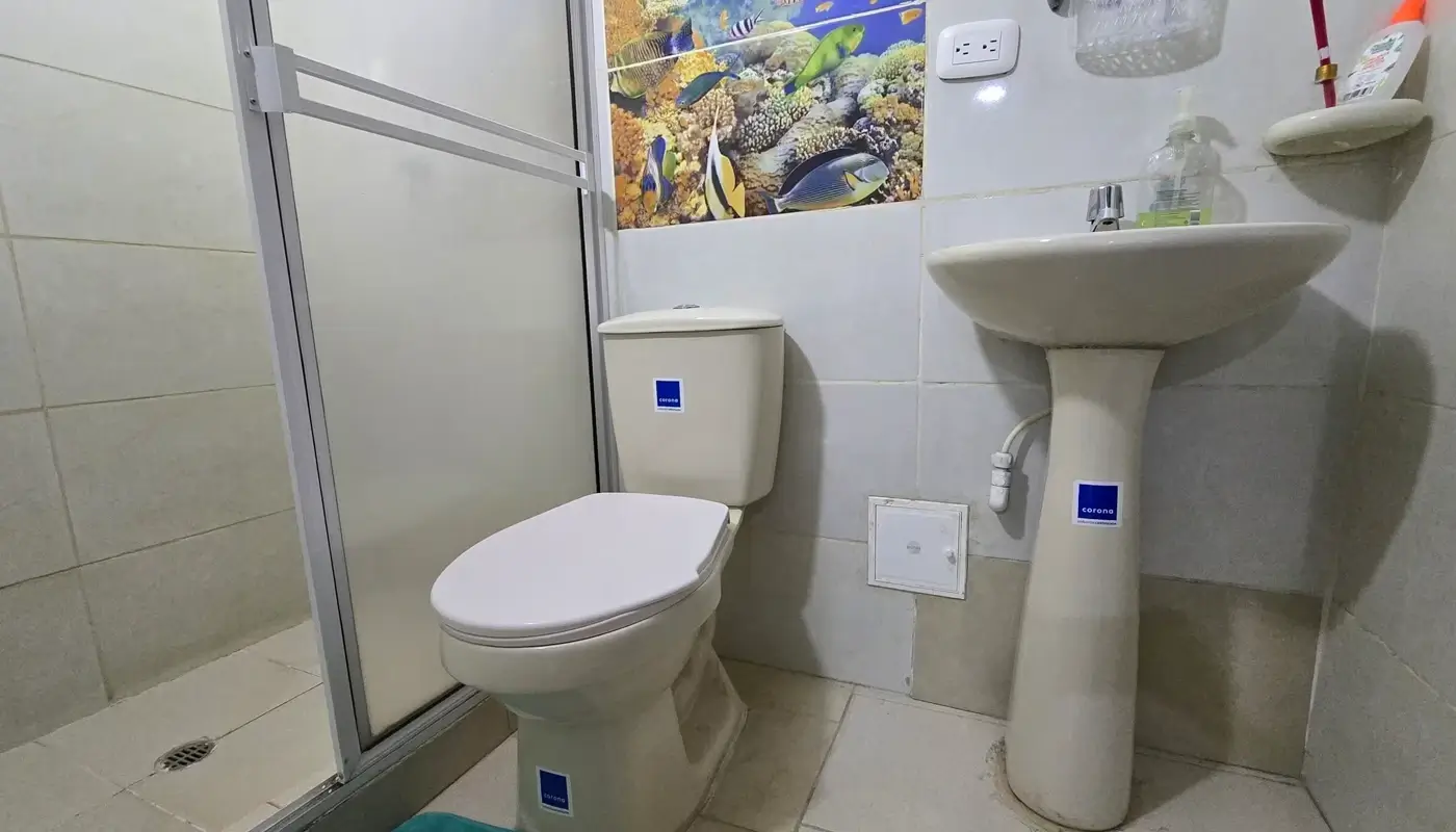habitacion con baño privado rodadero santa marta